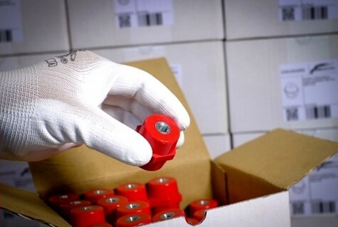 ISOLATORI E COLONNE DISTANZIATRICI PER BASSA TENSIONE