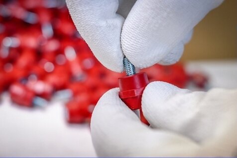 ISOLATORI E COLONNE DISTANZIATRICI PER BASSA TENSIONE